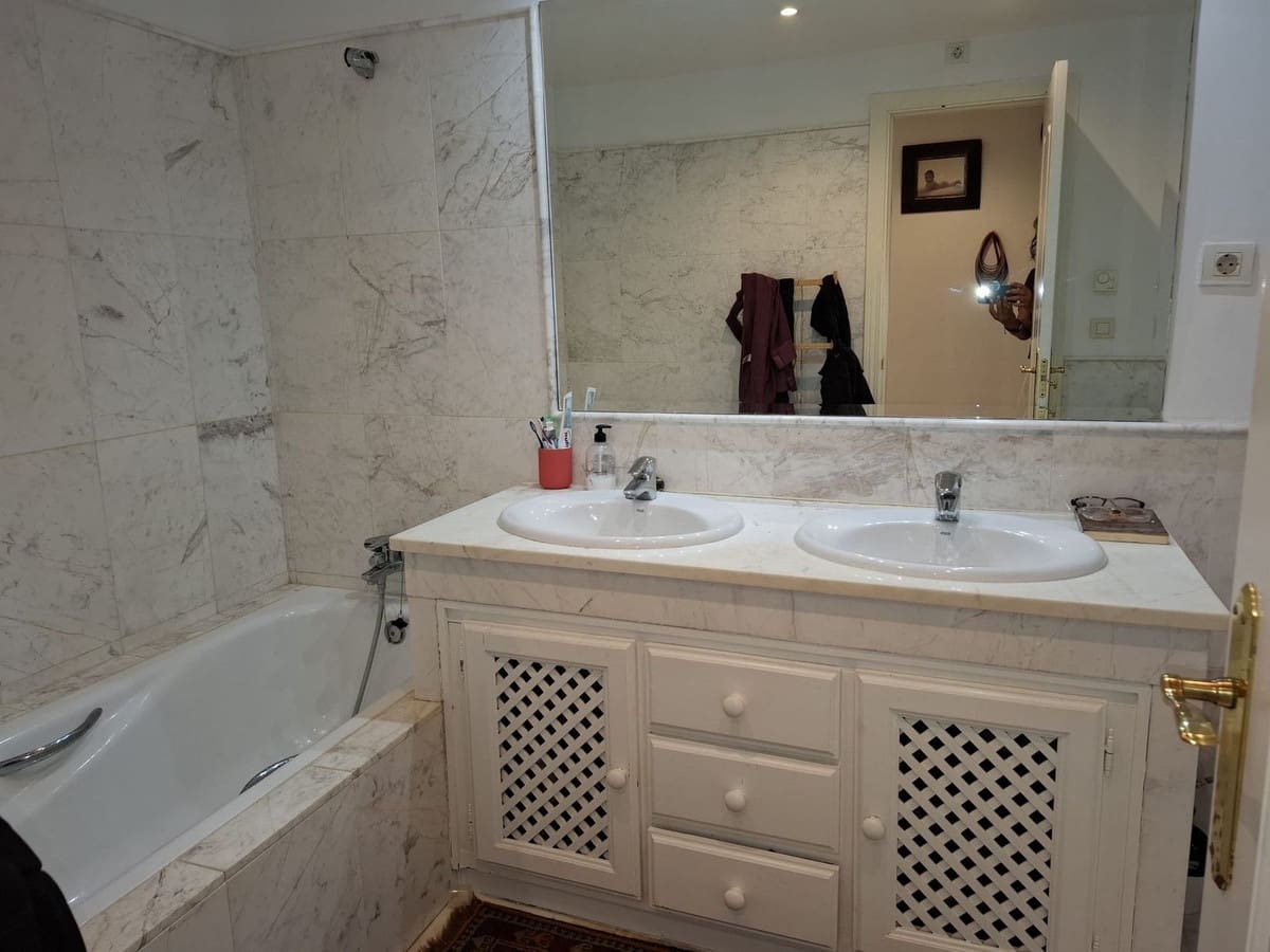 3 bedroom Apartment for sale in El Paraiso with pool garage - € 395,000 (Ref: 10125831)