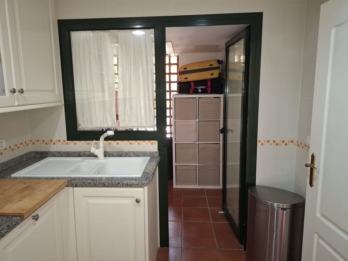 3 bedroom Apartment for sale in El Paraiso with pool garage - € 395,000 (Ref: 10125831)