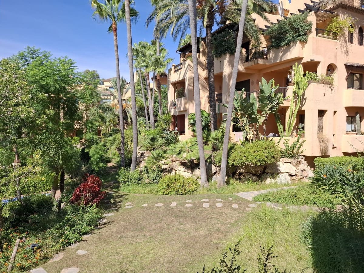 3 bedroom Apartment for sale in El Paraiso with pool garage - € 395,000 (Ref: 10125831)