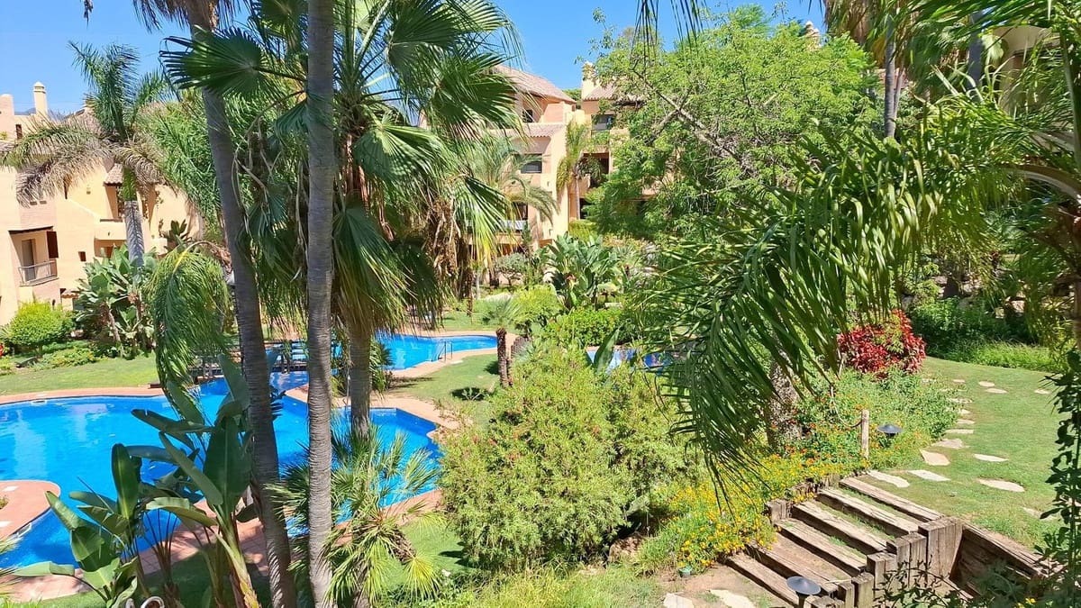 3 bedroom Apartment for sale in El Paraiso with pool garage - € 395,000 (Ref: 10125831)