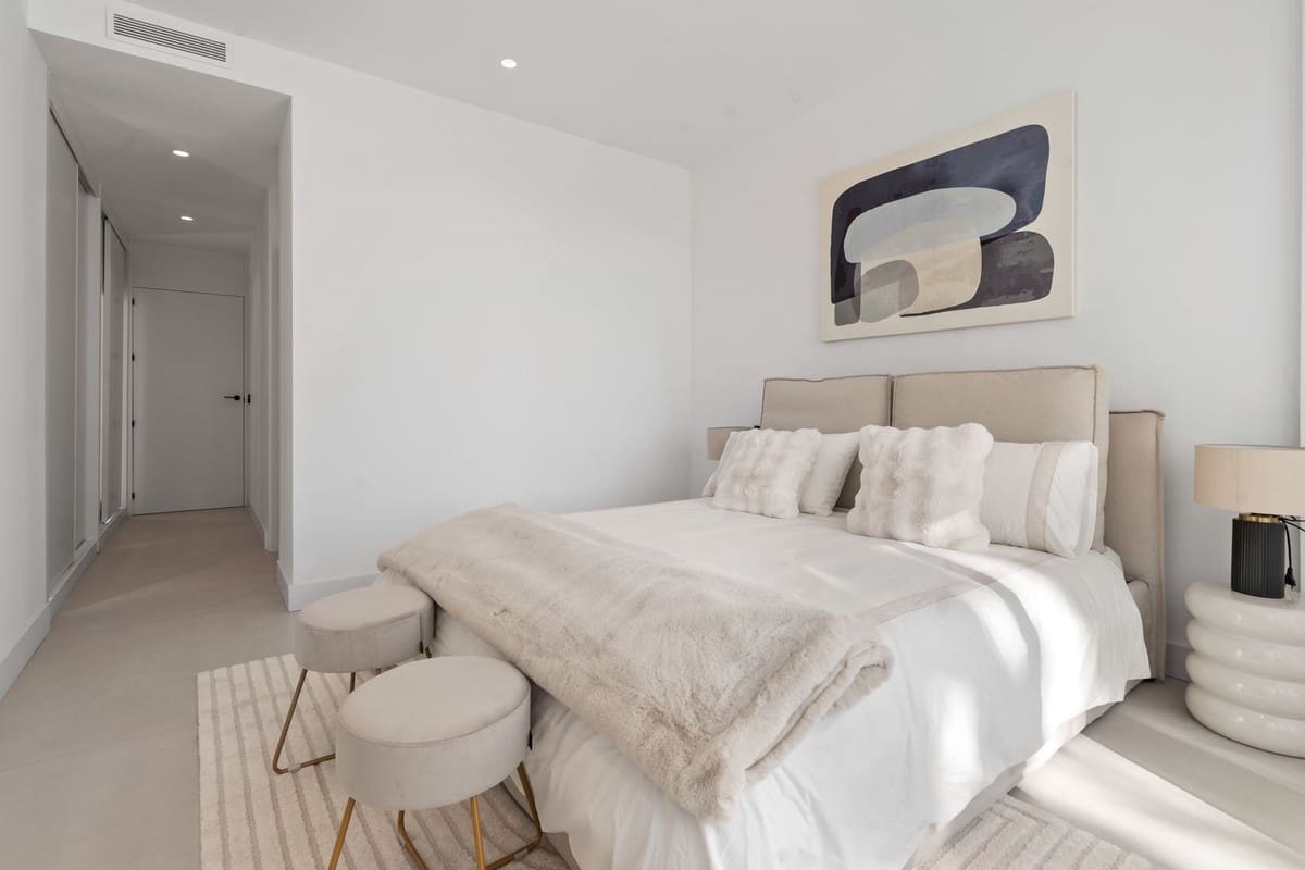 3 soverom Leilighet til salgs i El Paraiso med svømmebasseng garasje - € 799 000 (Ref: 10125832)