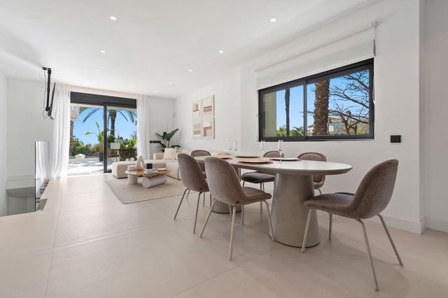 3 soverom Leilighet til salgs i El Paraiso, Estepona med svømmebasseng garasje - € 799 000 (Ref: 10125832)