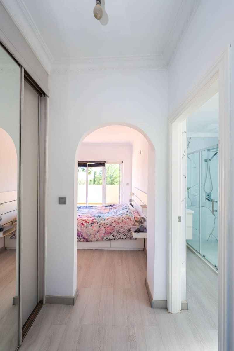 3 soverom Villa til salgs i Coin med svømmebasseng garasje - € 480 000 (Ref: 10125835)