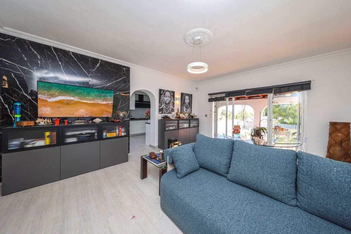 3 soverom Villa til salgs i Coin med svømmebasseng garasje - € 480 000 (Ref: 10125835)