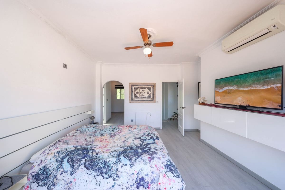 3 soverom Villa til salgs i Coin med svømmebasseng garasje - € 480 000 (Ref: 10125835)