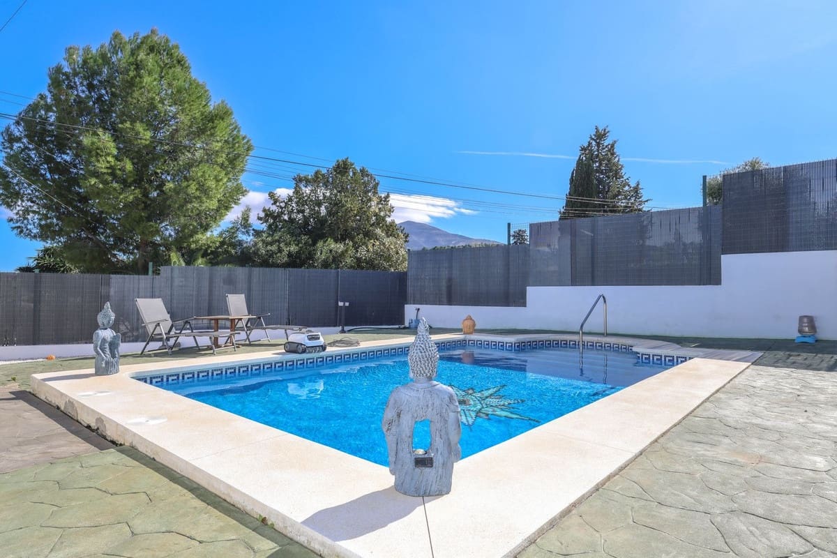 3 soverom Villa til salgs i Coin med svømmebasseng garasje - € 480 000 (Ref: 10125835)