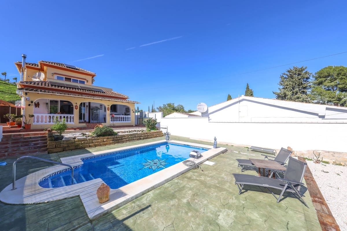 3 soverom Villa til salgs i Coin med svømmebasseng garasje - € 480 000 (Ref: 10125835)