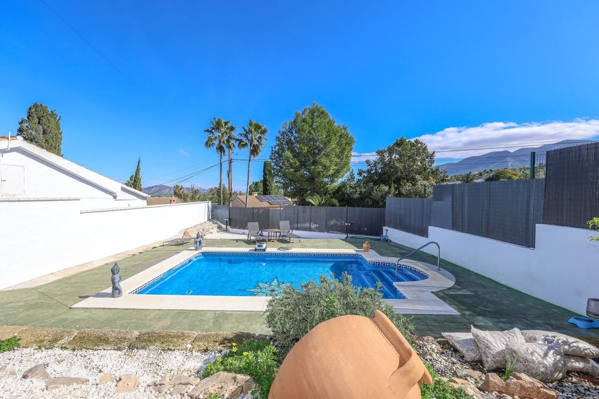 3 soverom Villa til salgs i Coin med svømmebasseng garasje - € 480 000 (Ref: 10125835)