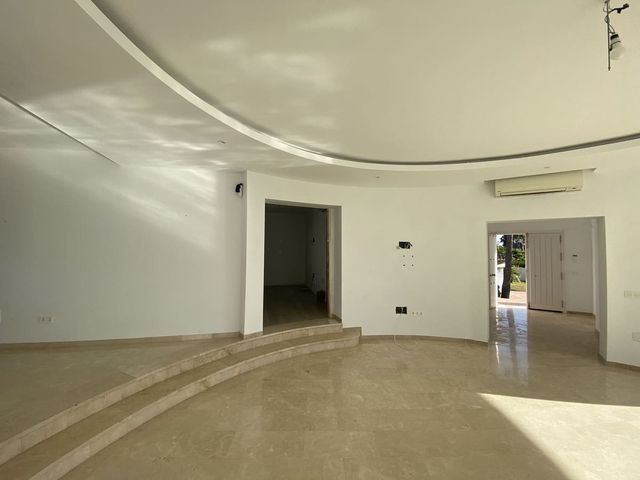 4 makuuhuone Huvila myytävänä paikassa El Paraiso, Estepona mukana uima-altaan 
autotalli - 2 950 000 € (Ref: 10125838)