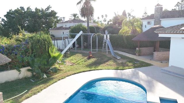 4 makuuhuone Huvila myytävänä paikassa El Paraiso, Estepona mukana uima-altaan 
autotalli - 2 950 000 € (Ref: 10125838)
