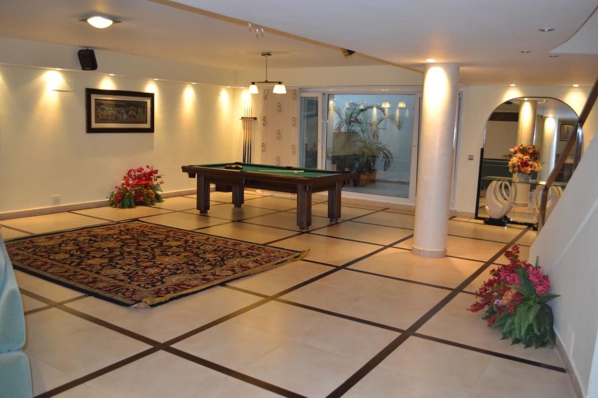 7 Zimmer Villa zu verkaufen in Alhaurin de la Torre mit Pool Garage - 1.150.000 € (Ref: 10125845)