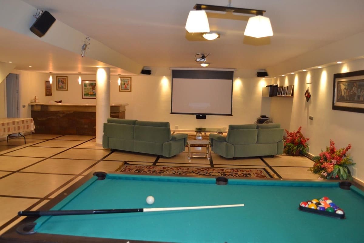 7 Zimmer Villa zu verkaufen in Alhaurin de la Torre mit Pool Garage - 1.150.000 € (Ref: 10125845)