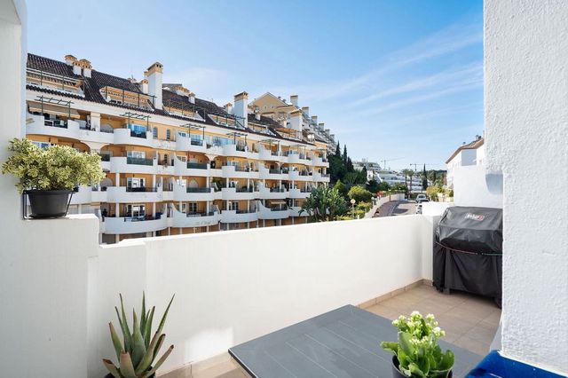 3 soveværelse Lejlighed til salg i Nueva Andalucía Centro, Marbella med swimmingpool garage - € 829.000 (Ref: 10125848)