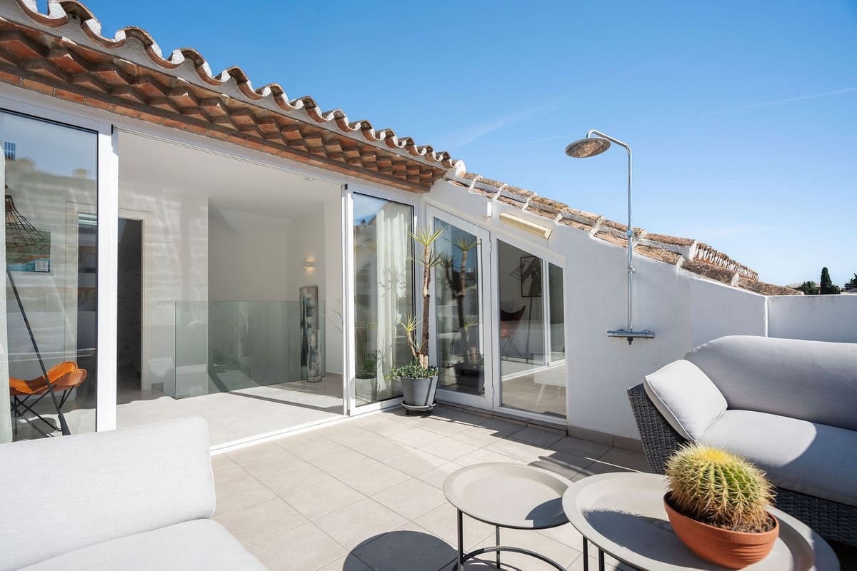 Apartamento de 3 habitaciones en Nueva Andalucia en venta con piscina garaje - 829.000 € (Ref: 10125848)