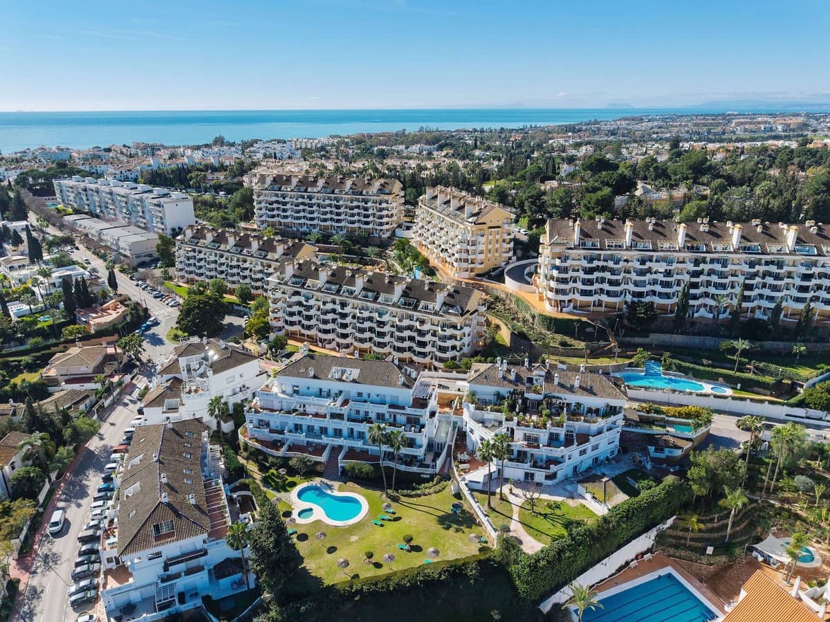 Apartamento de 3 habitaciones en Nueva Andalucia en venta con piscina garaje - 829.000 € (Ref: 10125848)