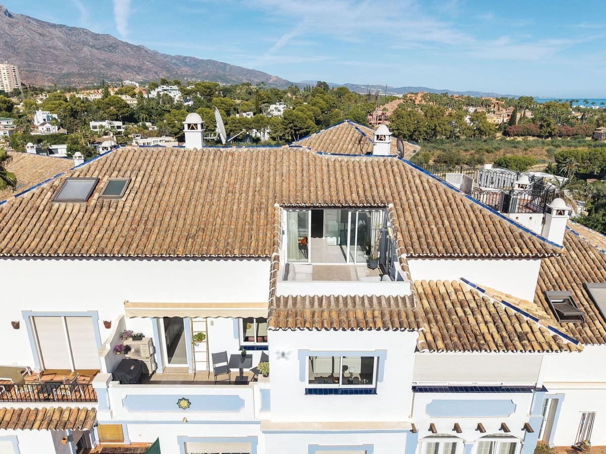 Apartamento de 3 habitaciones en Nueva Andalucia en venta con piscina garaje - 829.000 € (Ref: 10125848)
