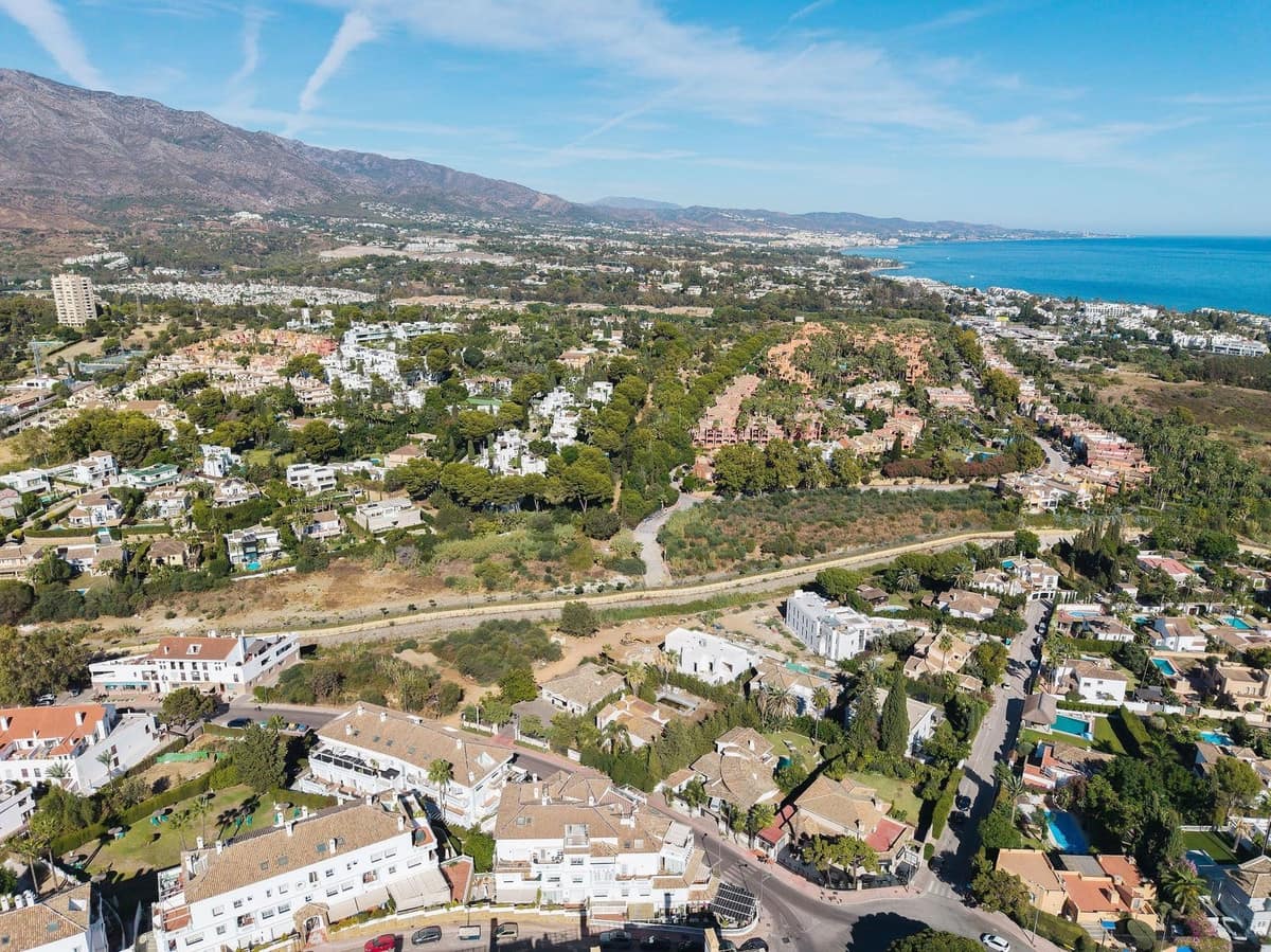 Apartamento de 3 habitaciones en Nueva Andalucia en venta con piscina garaje - 829.000 € (Ref: 10125848)