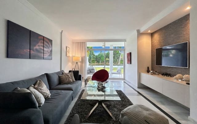 2 sypialnia Apartament na sprzedaż w Las Brisas, Marbella z basenem - 1 130 000 € (Ref: 10125850)
