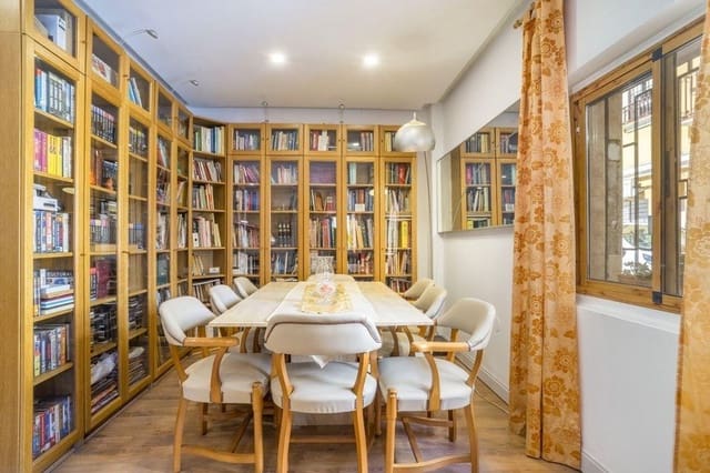 5 sovrum Lägenhet till salu i La Trinidad, Málaga stad med garage - 670 000 € (Ref: 10125854)