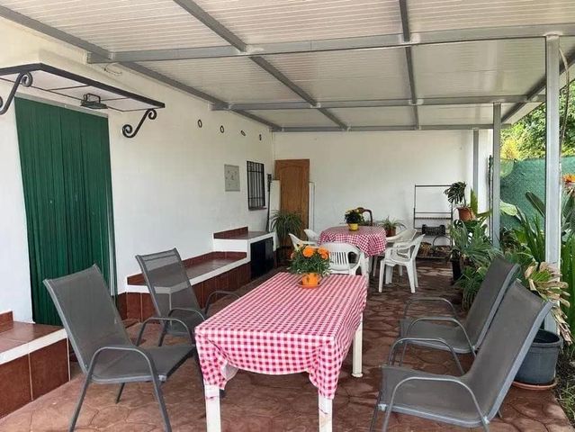 4 slaapkamer Villa te koop in Castañetas, Málaga stad met garage - € 458.000 (Ref: 10125872)