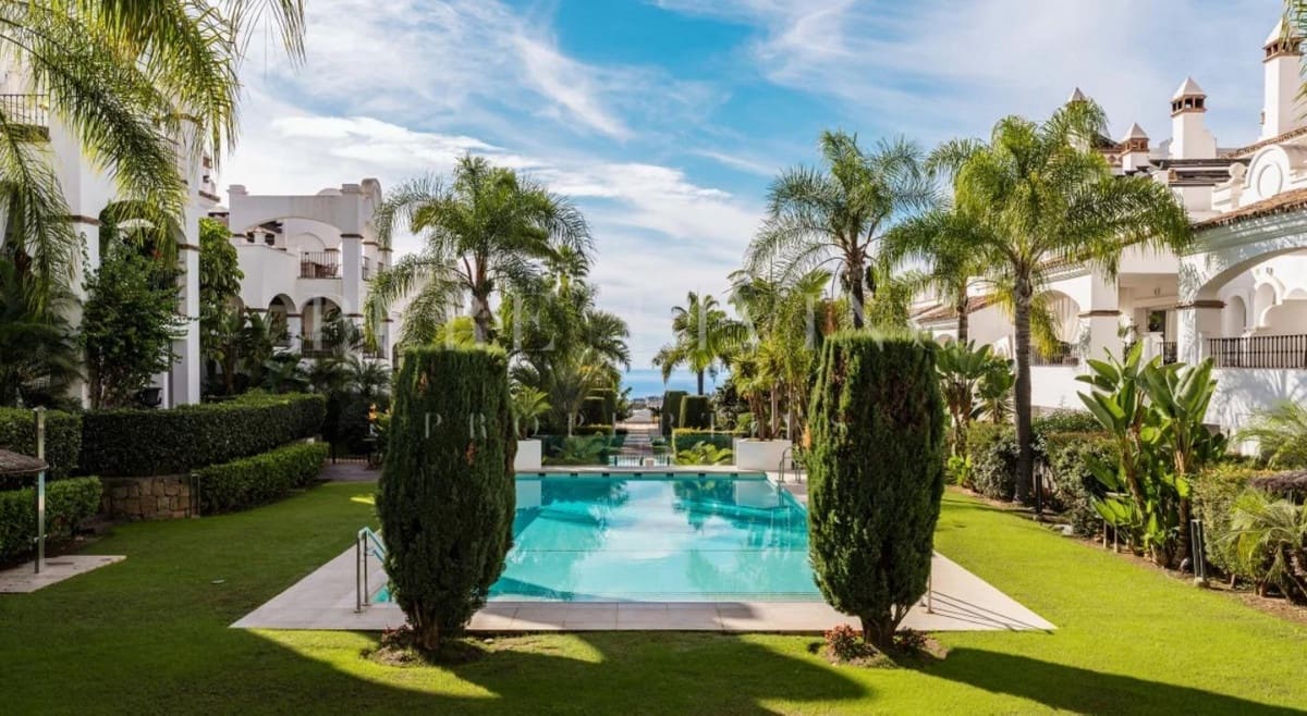 3 soverom Leilighet til salgs i Marbella med svømmebasseng garasje - € 1 000 000 (Ref: 10125875)