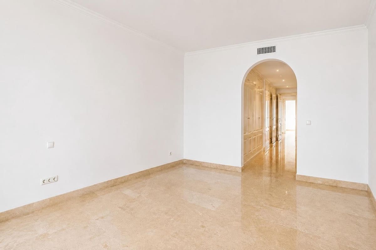 3 soverom Leilighet til salgs i Marbella med svømmebasseng garasje - € 1 000 000 (Ref: 10125875)