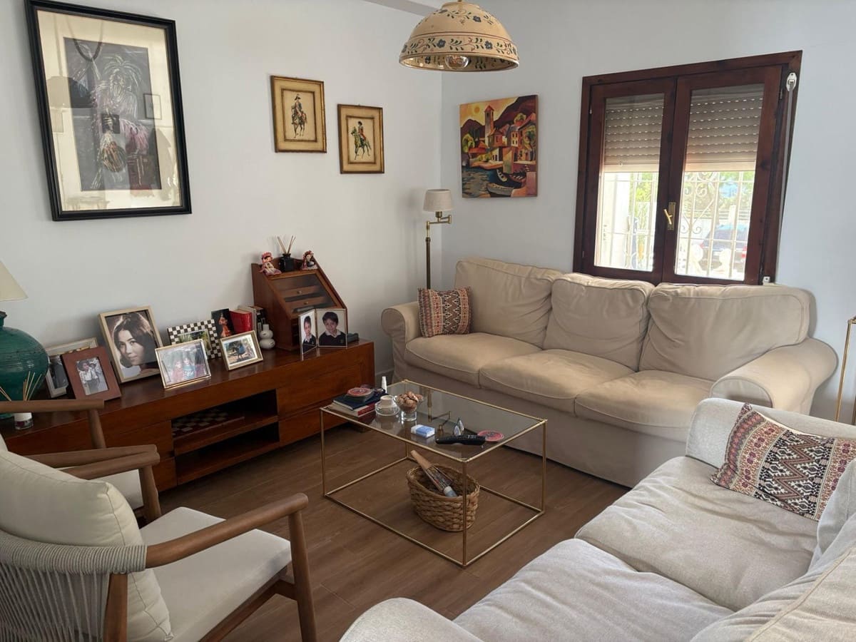 Chalet de 4 habitaciones en Torremolinos en venta con garaje - 589.000 € (Ref: 10125888)