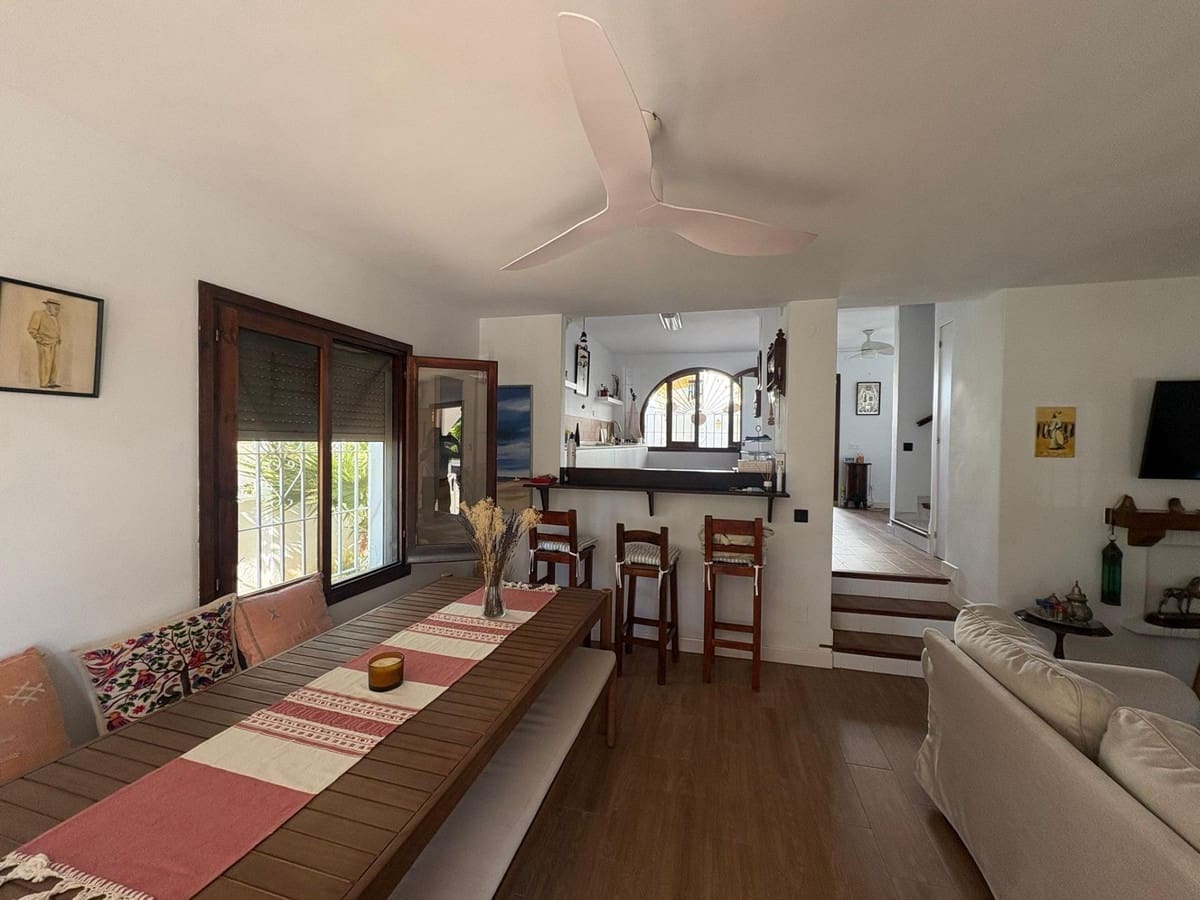 Chalet de 4 habitaciones en Torremolinos en venta con garaje - 589.000 € (Ref: 10125888)