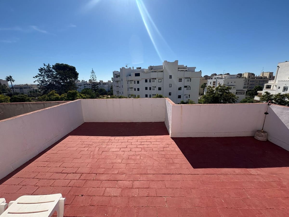 Chalet de 4 habitaciones en Torremolinos en venta con garaje - 589.000 € (Ref: 10125888)