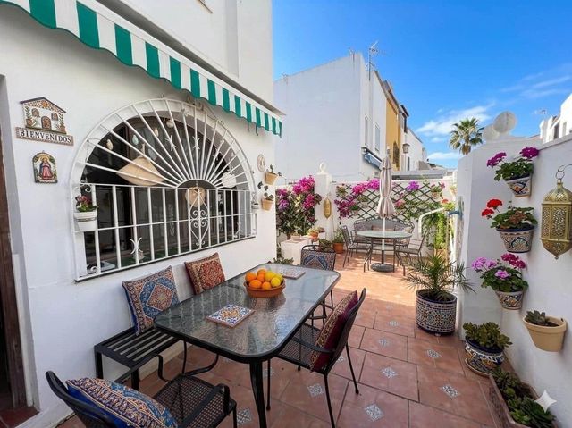 Chalet de 4 habitaciones en Torremolinos en venta con garaje - 589.000 € (Ref: 10125888)