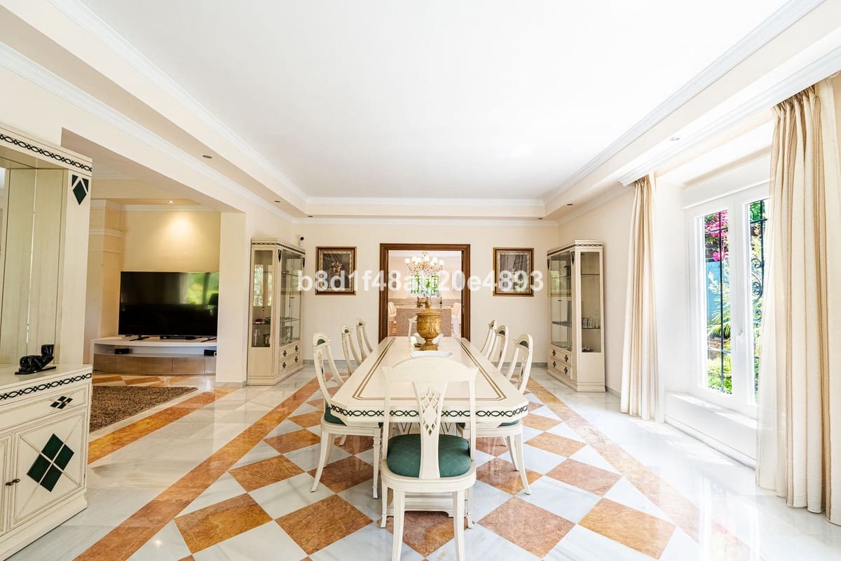 6 sovrum Villa till salu i Estepona med pool garage - 4 600 000 € (Ref: 10125892)