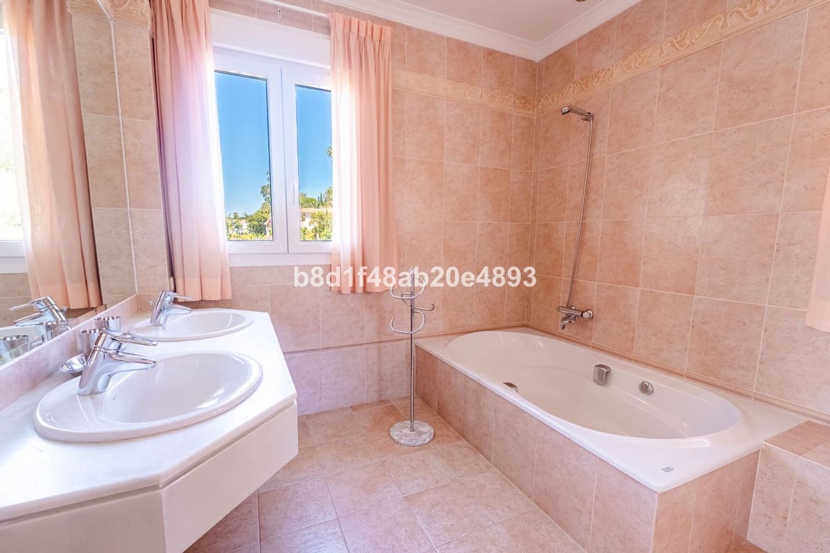 6 sovrum Villa till salu i Estepona med pool garage - 4 600 000 € (Ref: 10125892)