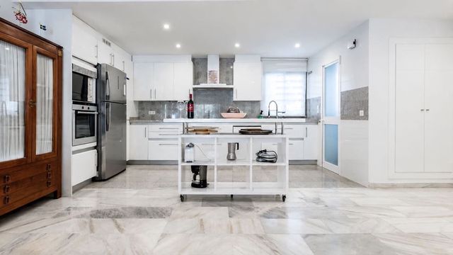 4 sovrum Lägenhet till salu i Marbella med pool - 899 000 € (Ref: 10125901)