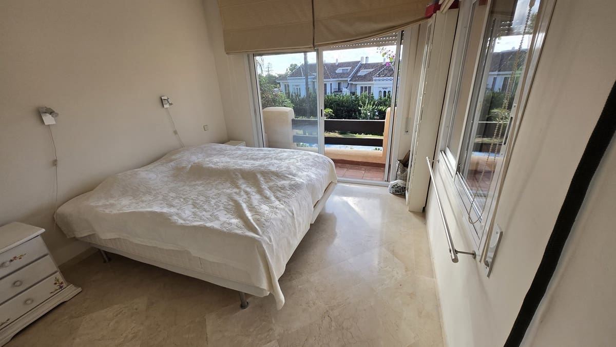 2 soverom Leilighet til salgs i Marbella med svømmebasseng garasje - € 699 000 (Ref: 10125910)