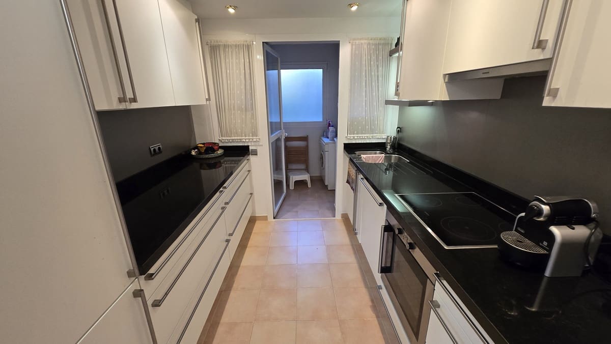 2 soverom Leilighet til salgs i Marbella med svømmebasseng garasje - € 699 000 (Ref: 10125910)