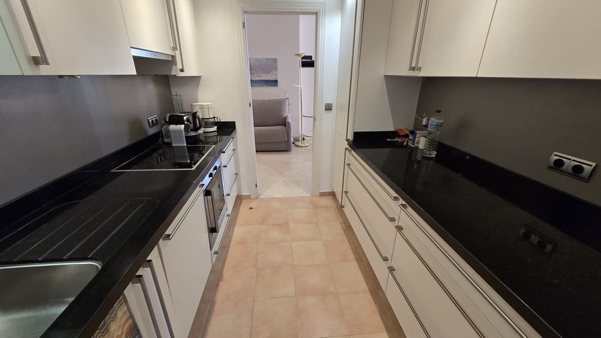 2 soverom Leilighet til salgs i Marbella med svømmebasseng garasje - € 699 000 (Ref: 10125910)