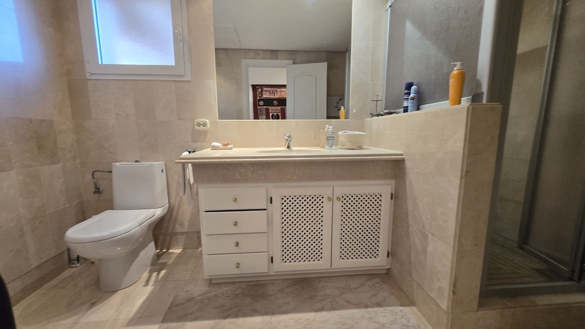 2 soverom Leilighet til salgs i Marbella med svømmebasseng garasje - € 699 000 (Ref: 10125910)
