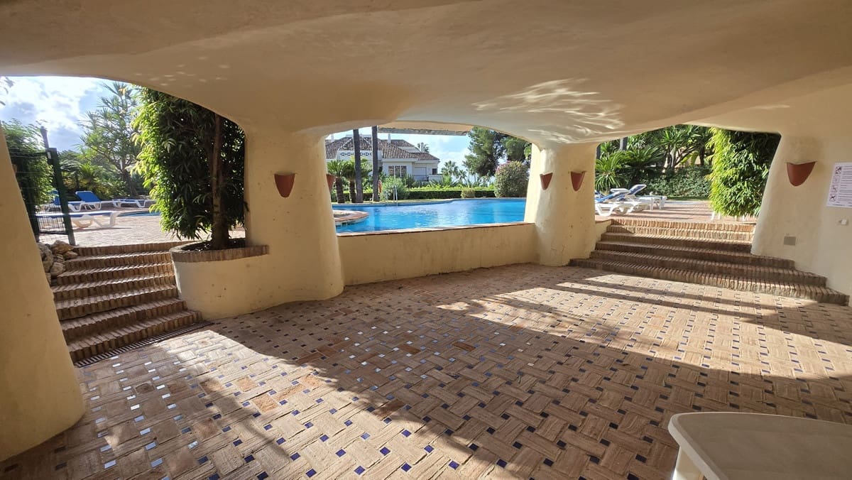 2 soverom Leilighet til salgs i Marbella med svømmebasseng garasje - € 699 000 (Ref: 10125910)