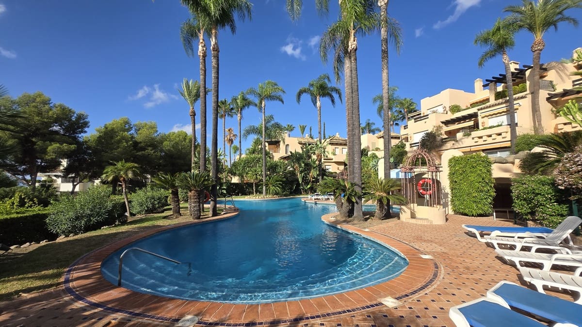 2 soverom Leilighet til salgs i Marbella med svømmebasseng garasje - € 699 000 (Ref: 10125910)