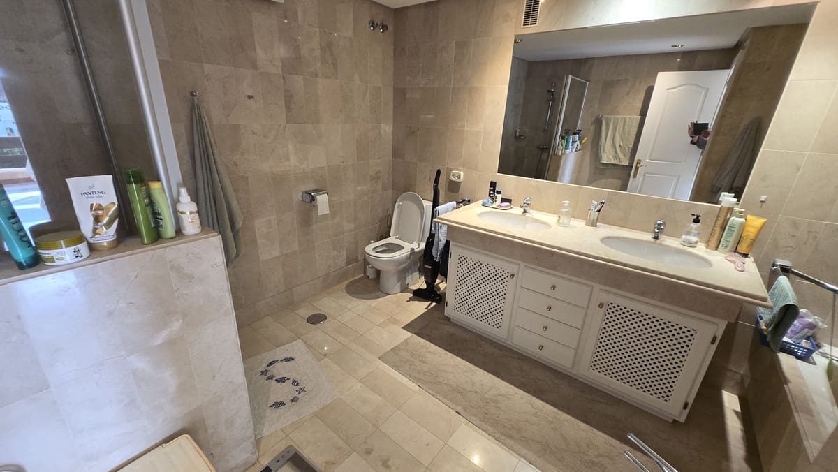 2 soverom Leilighet til salgs i Marbella med svømmebasseng garasje - € 699 000 (Ref: 10125910)