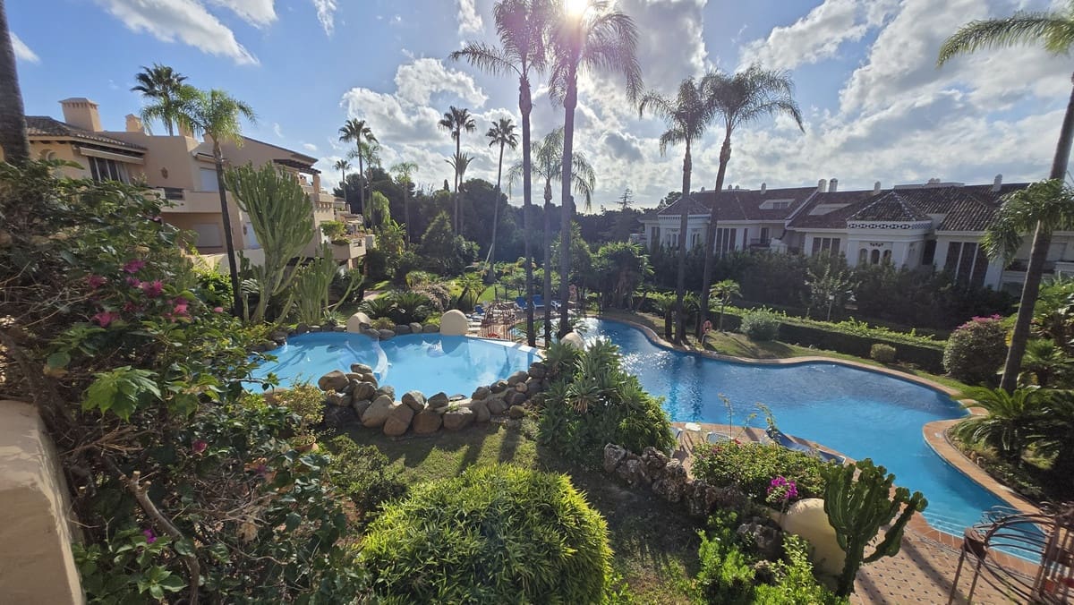 2 soverom Leilighet til salgs i Marbella med svømmebasseng garasje - € 699 000 (Ref: 10125910)