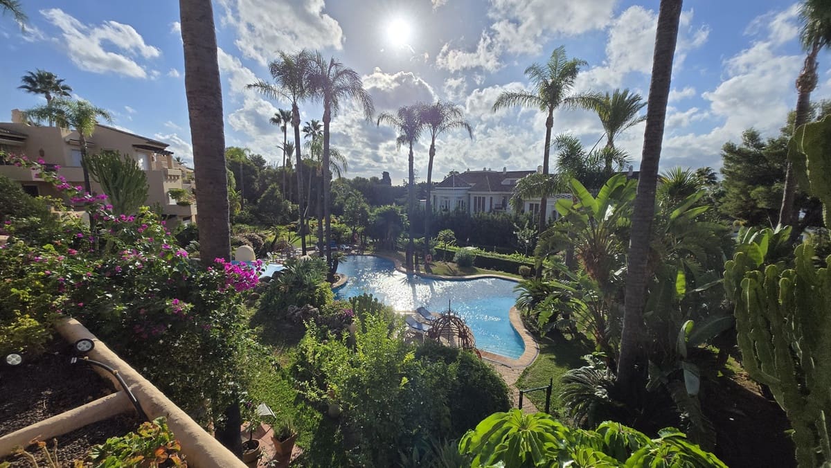 2 soverom Leilighet til salgs i Marbella med svømmebasseng garasje - € 699 000 (Ref: 10125910)