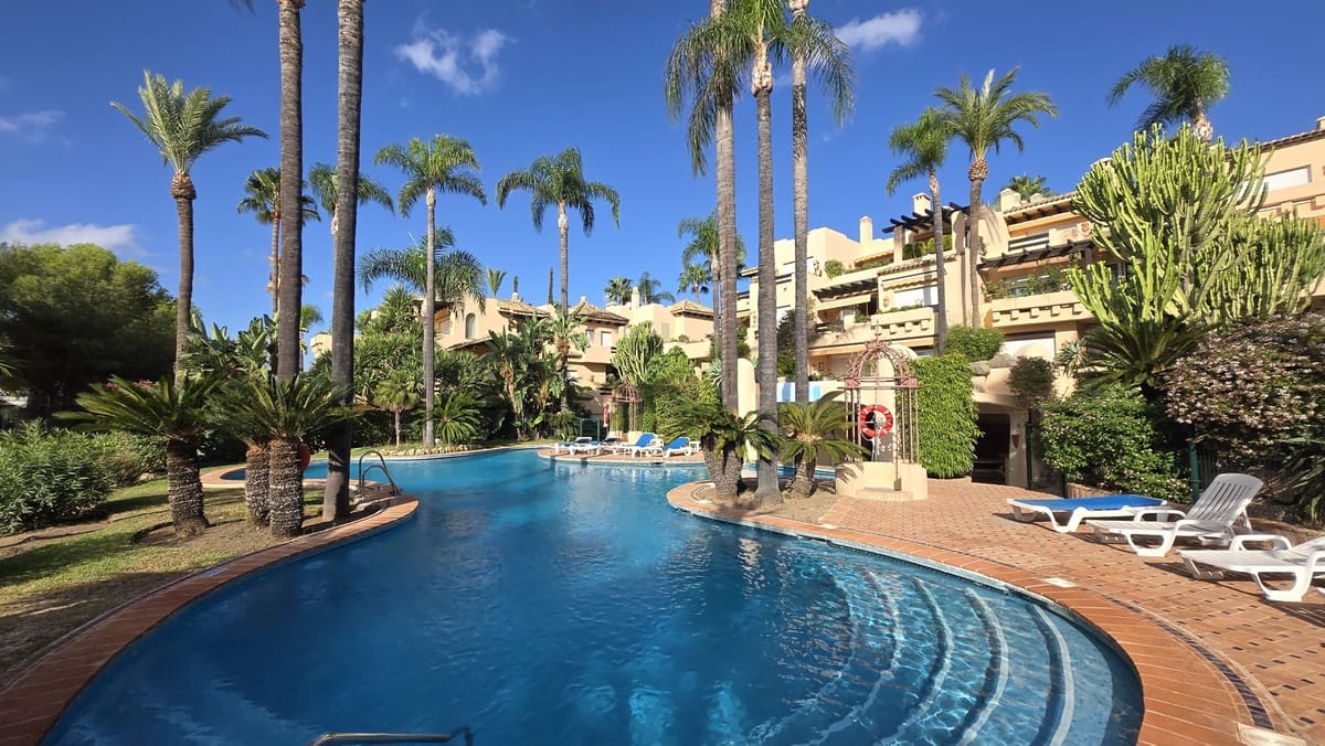 2 soverom Leilighet til salgs i Marbella med svømmebasseng garasje - € 699 000 (Ref: 10125910)