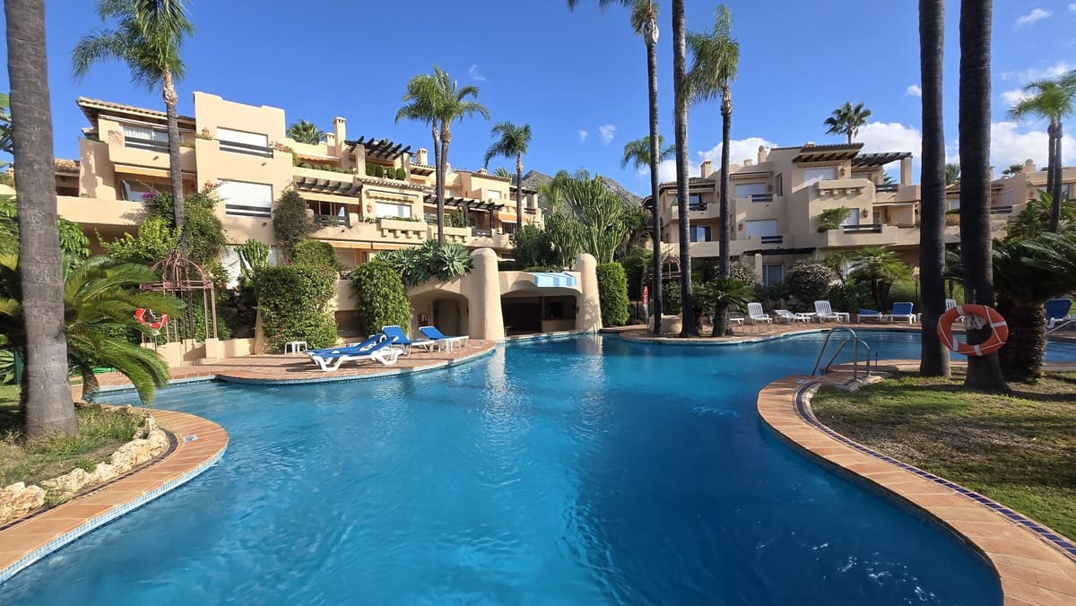 2 soverom Leilighet til salgs i Marbella med svømmebasseng garasje - € 699 000 (Ref: 10125910)