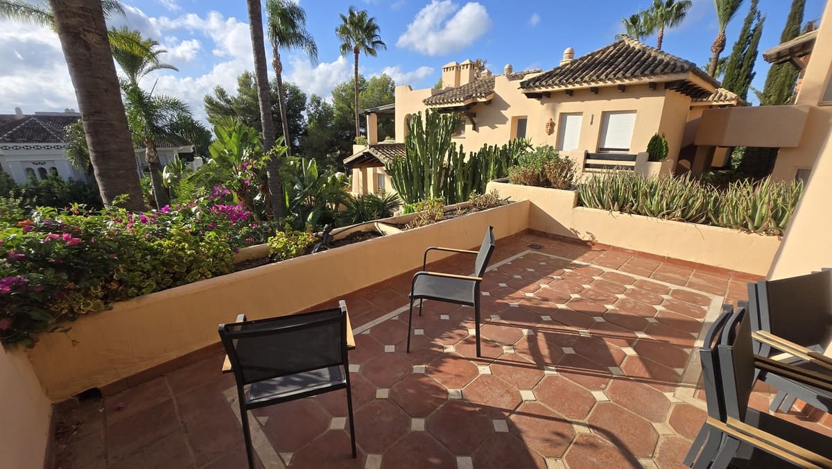 2 soverom Leilighet til salgs i Marbella med svømmebasseng garasje - € 699 000 (Ref: 10125910)