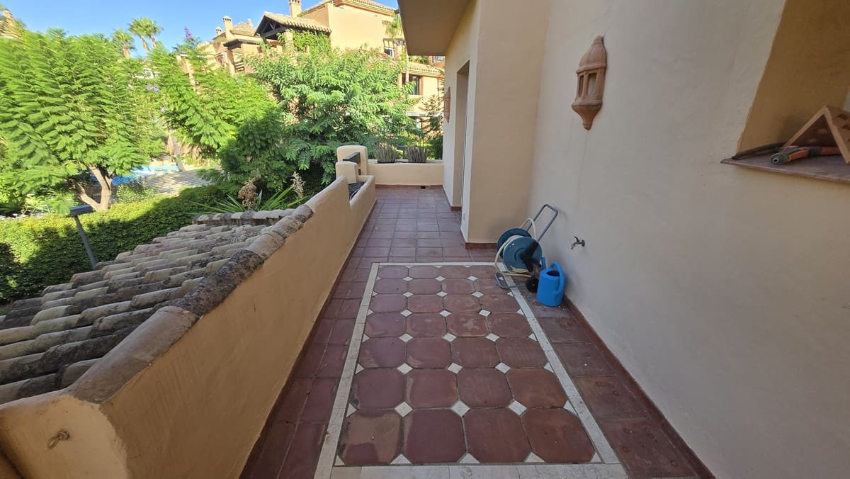 2 soverom Leilighet til salgs i Marbella med svømmebasseng garasje - € 699 000 (Ref: 10125910)