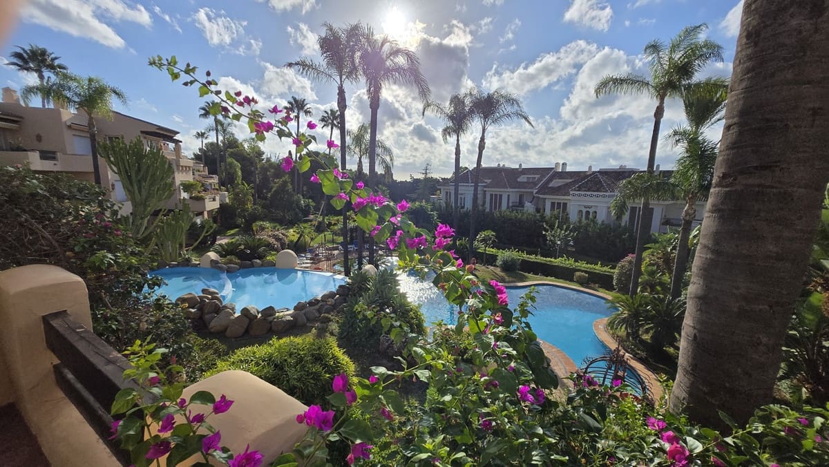 2 soverom Leilighet til salgs i Marbella med svømmebasseng garasje - € 699 000 (Ref: 10125910)