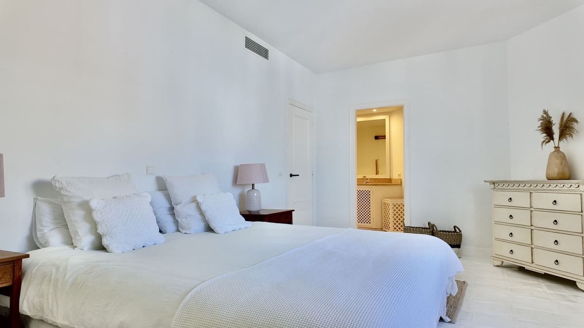 3 Zimmer Villa zu verkaufen in Miraflores mit Pool Garage - 675.000 € (Ref: 10125919)