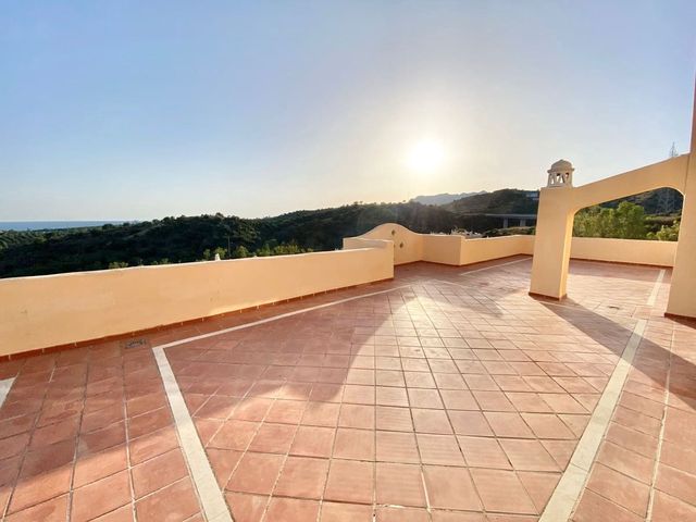 3 soveværelse Lejlighed til salg i El Rosario, Marbella med swimmingpool garage - € 615.000 (Ref: 10125923)