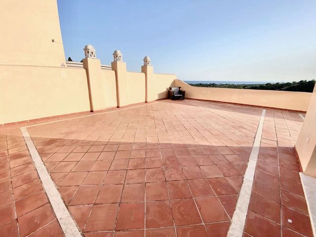 3 soveværelse Lejlighed til salg i El Rosario, Marbella med swimmingpool garage - € 615.000 (Ref: 10125923)